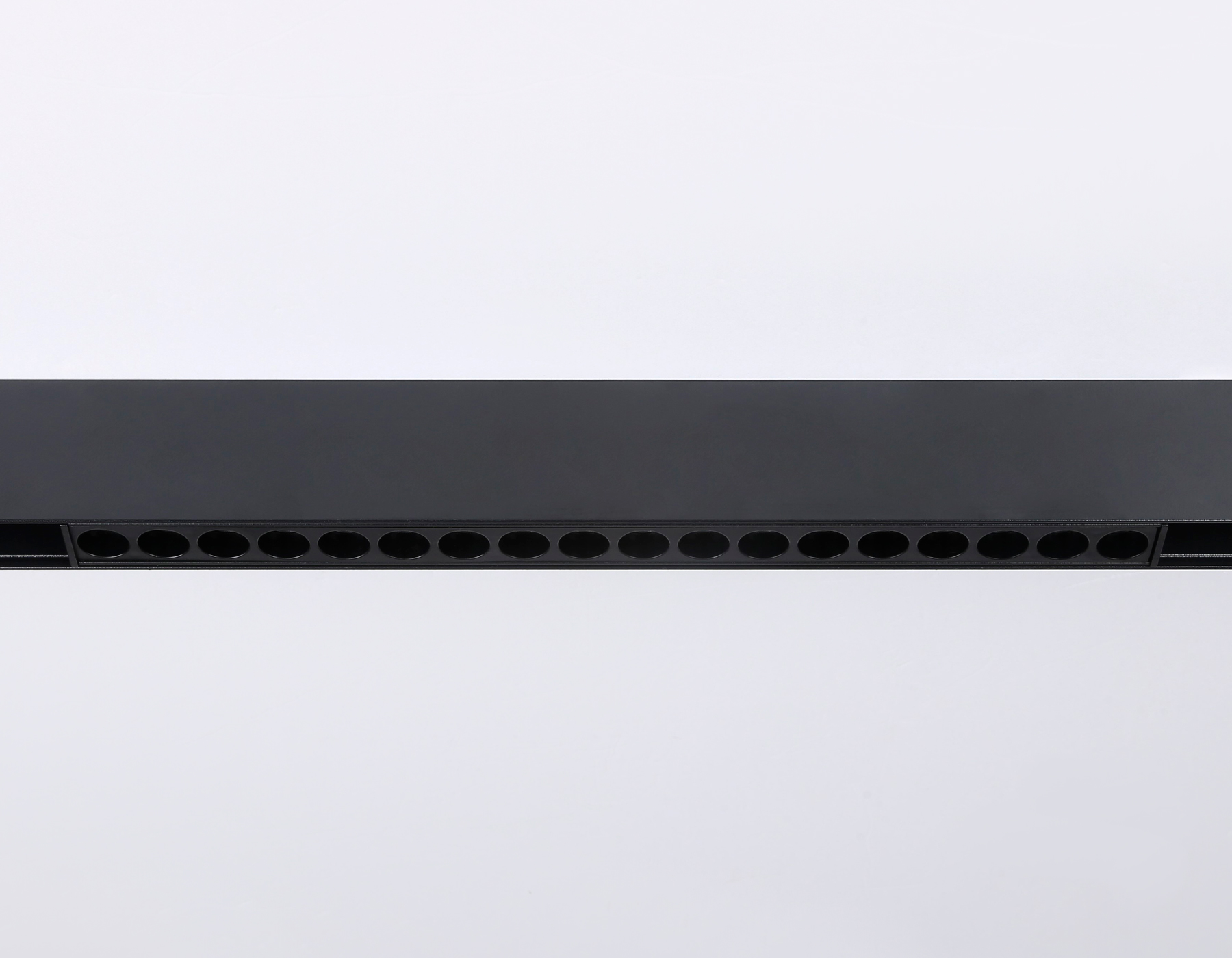 Трековый низковольтный светильник GL4030 BK черный IP20 18W 4200K 48V 24° 328*22*45