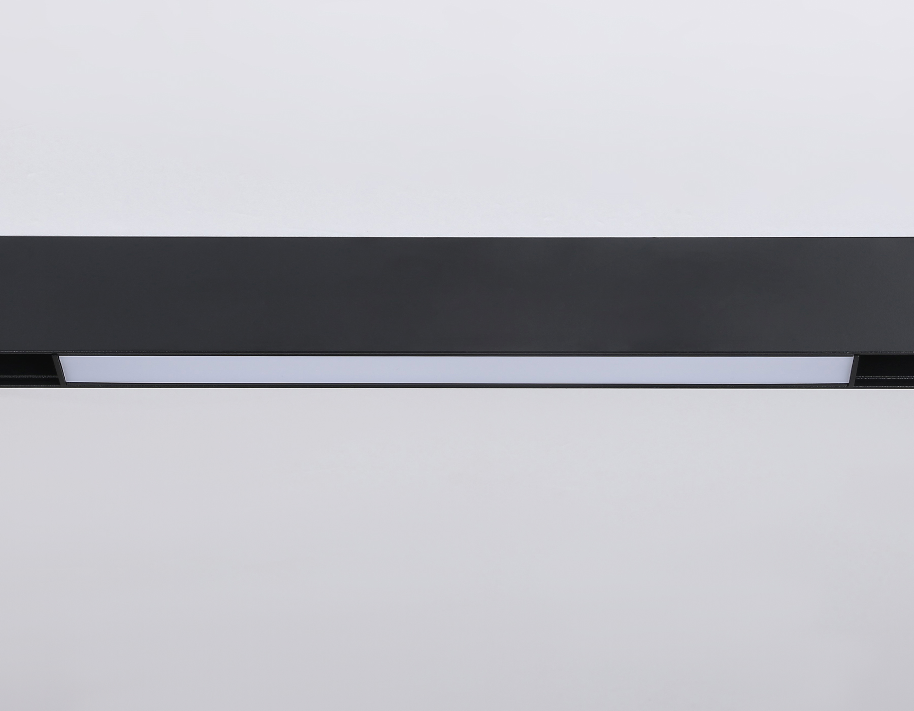 Трековый низковольтный светильник GL4004 BK черный IP20 12W 4200K 48V 300*22*45