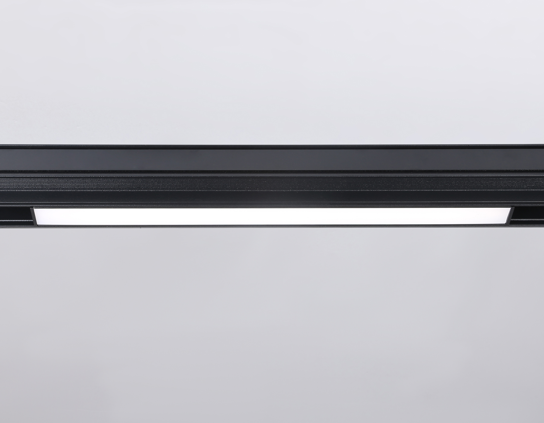 Трековый низковольтный светильник GL4004 BK черный IP20 12W 4200K 48V 300*22*45