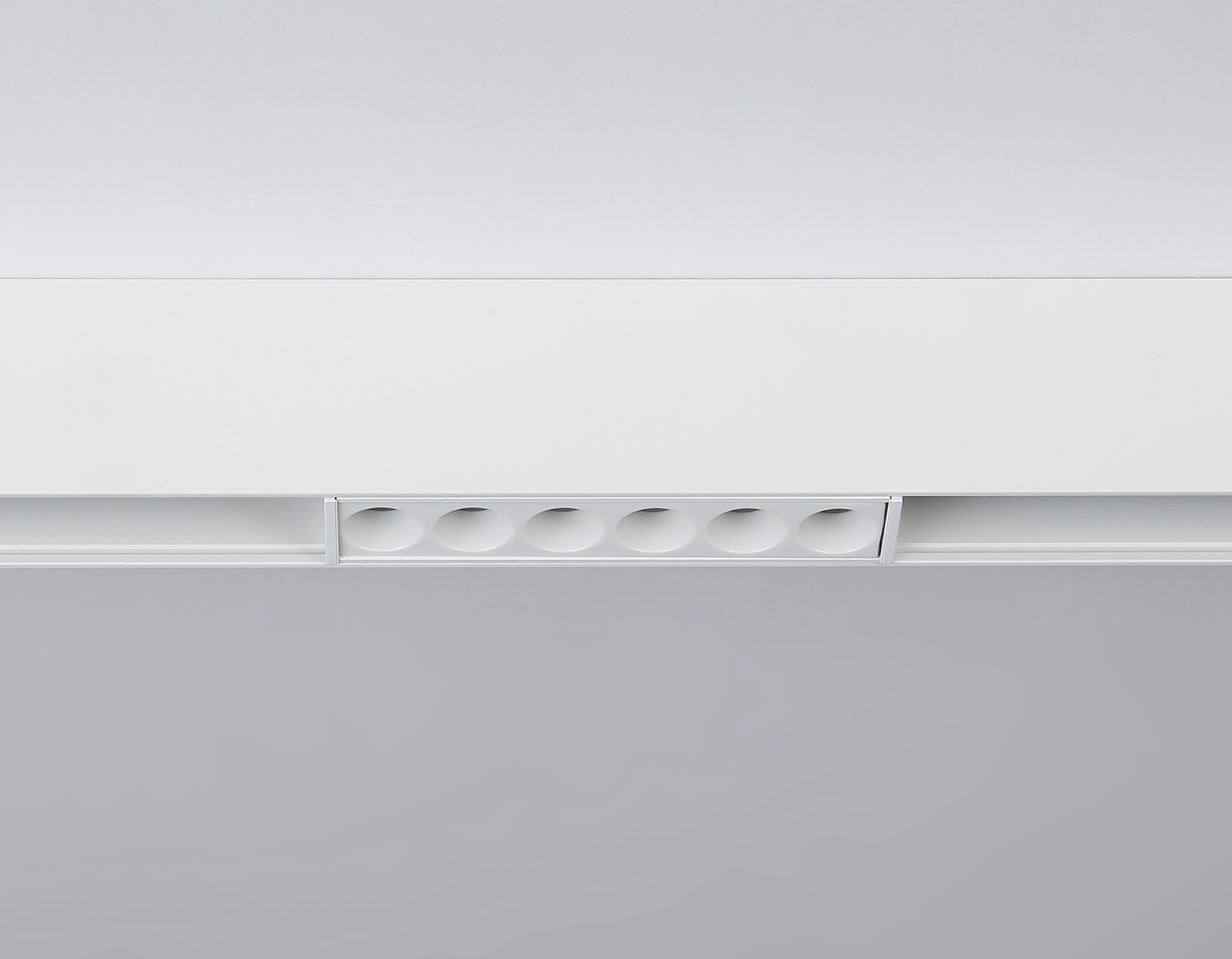 Трековый низковольтный светильник GL4017 WH белый IP20 6W 4200K 48V 24° 115*22*45