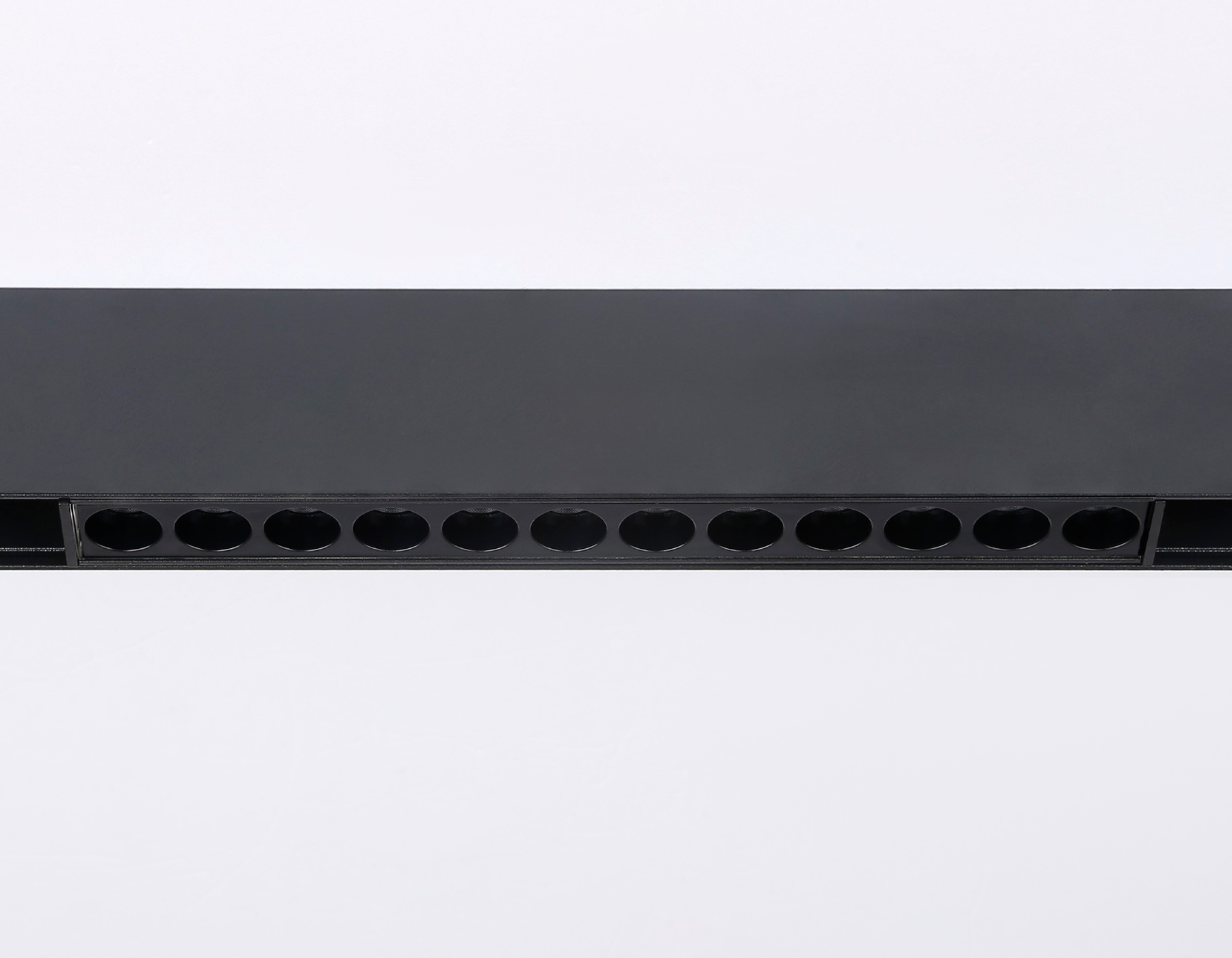 Трековый низковольтный светильник GL4024 BK черный IP20 12W 4200K 48V 24° 220*22*45