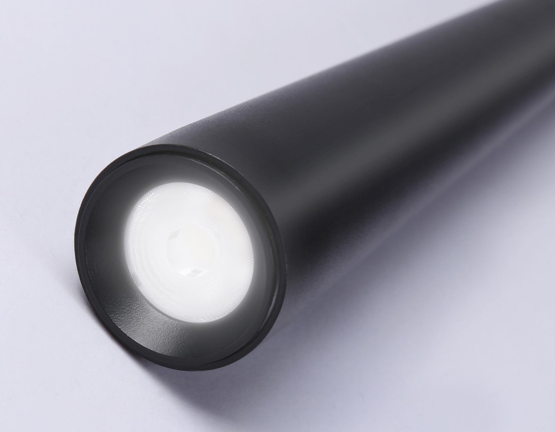 Светильник трековый подвесной Ambrella Magnetic GL4351 BK черный IP20 6W 4200K 48V 24° D40*H300