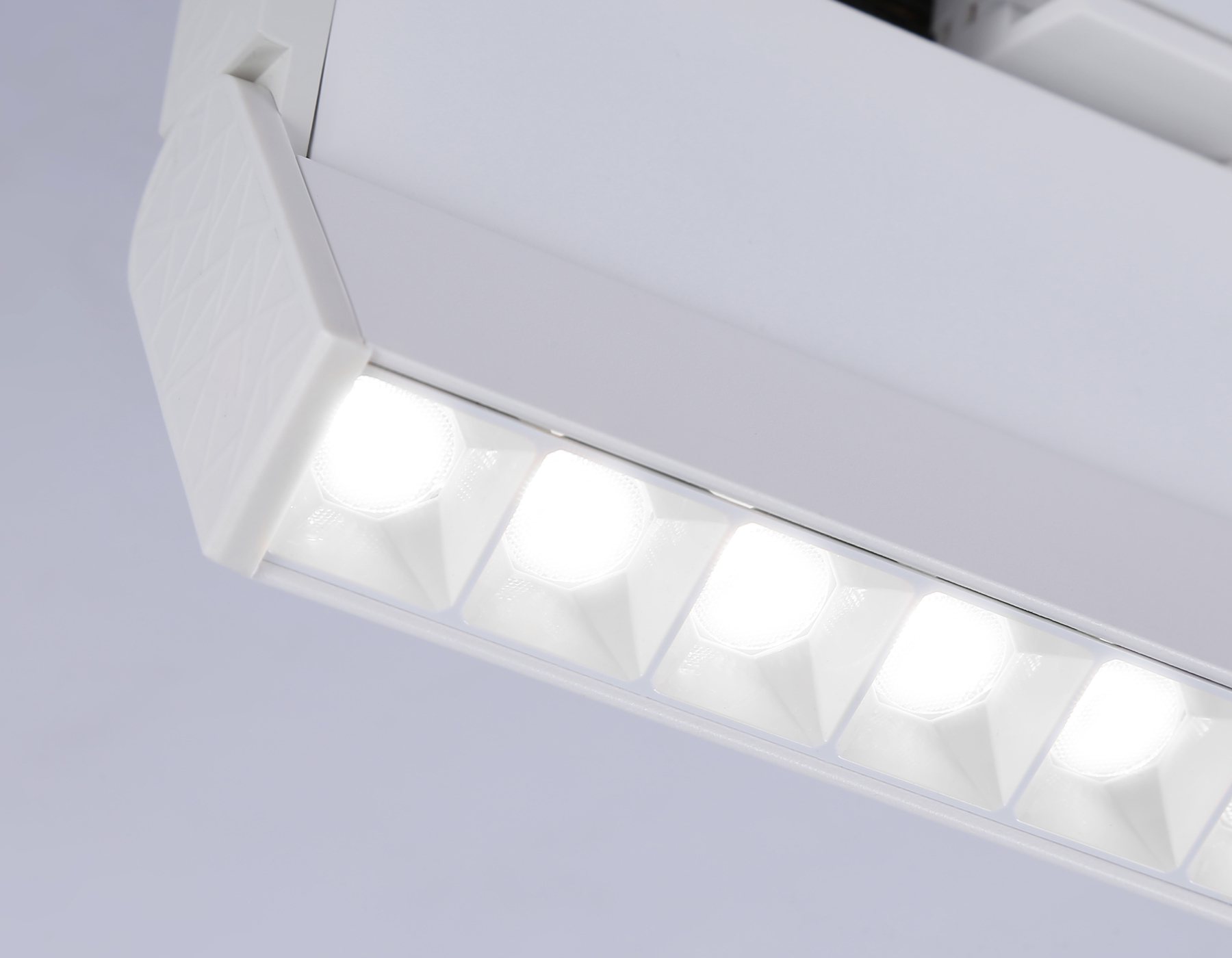 GL6816 WH белый LED 12W 4200K 24° 230*22*87