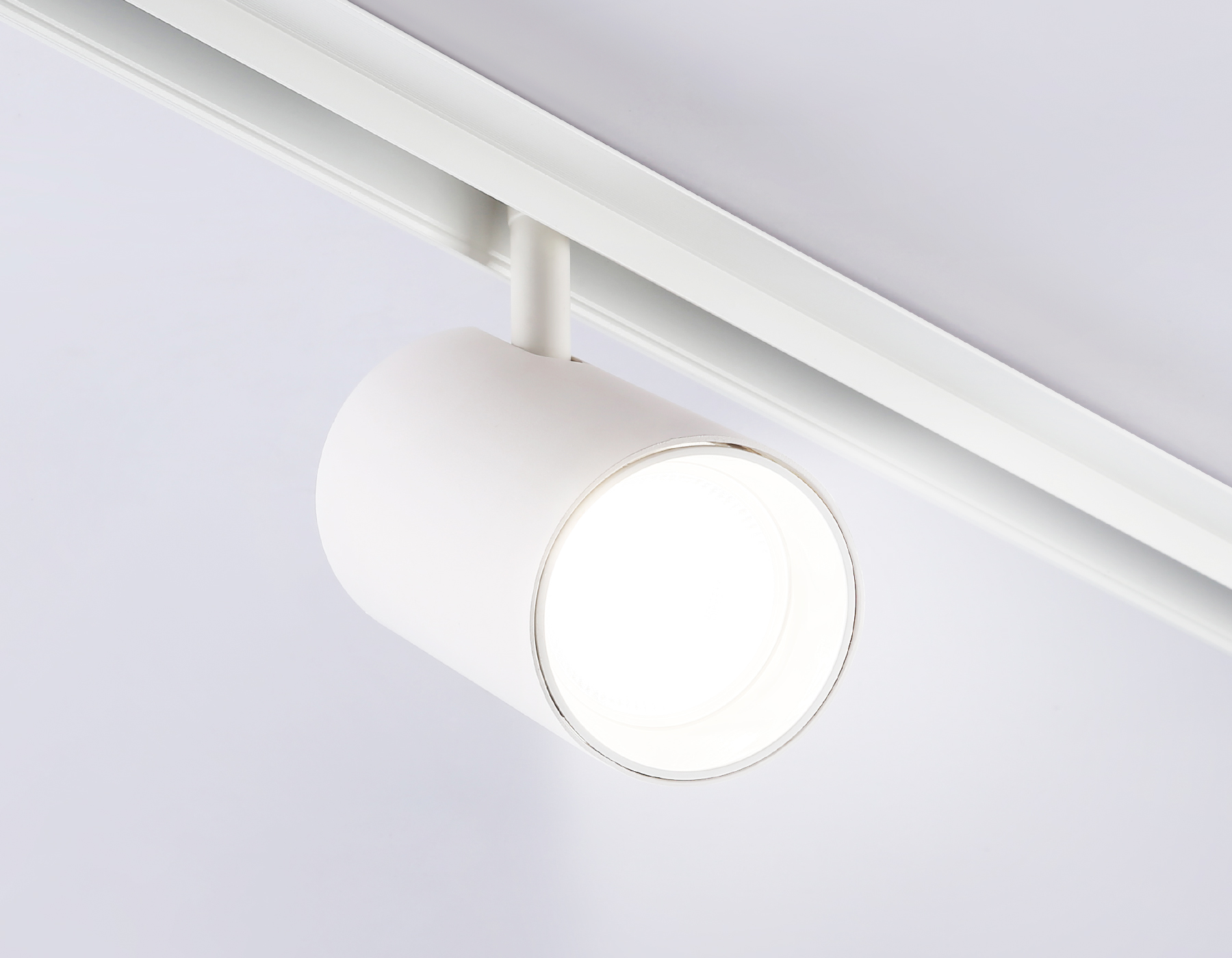 Светильник трековый Ambrella Magnetic GL3845 WH белый IP20 30W 4200K 48V 24° D77*138