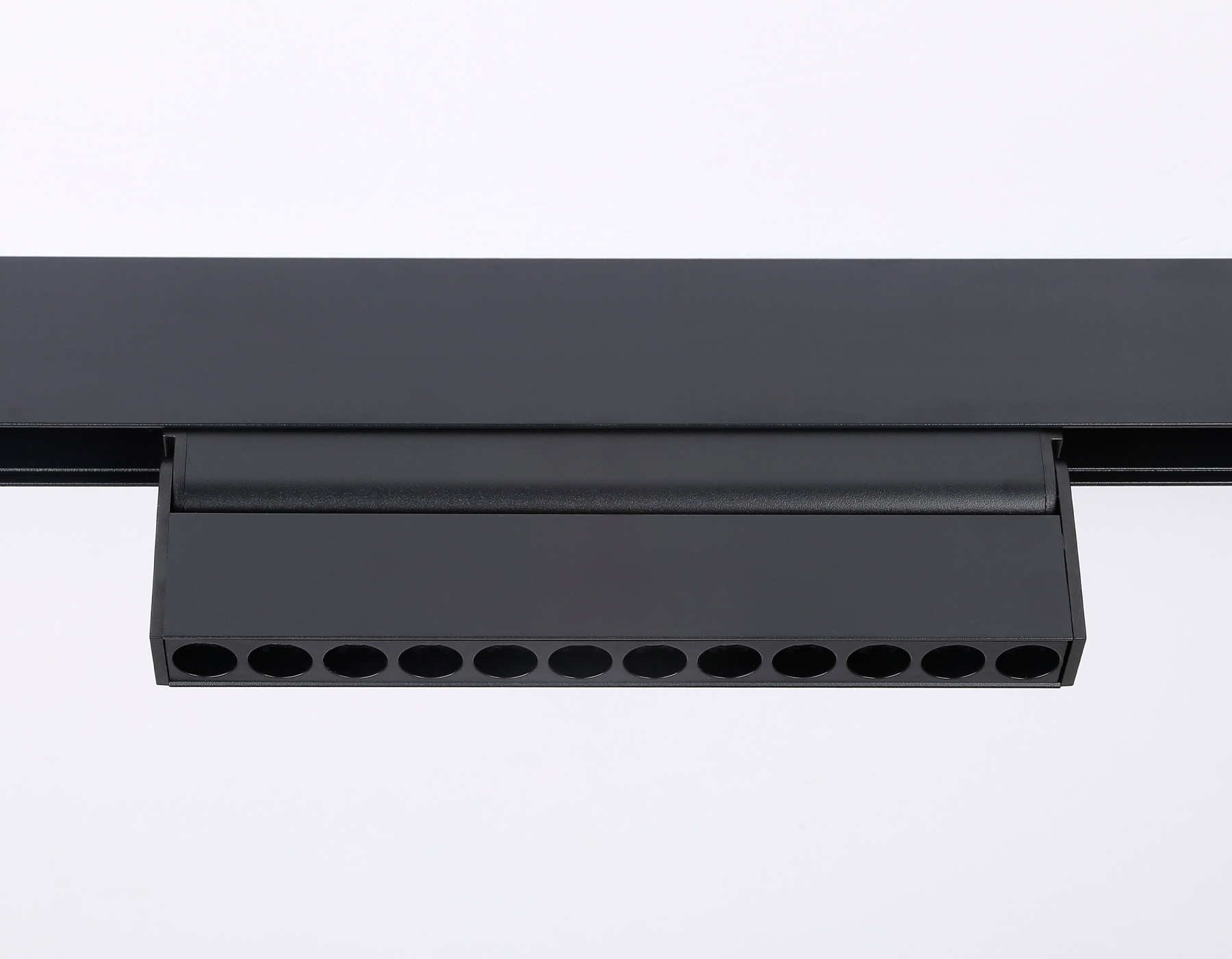 Трековый низковольтный светильник GL4048 BK черный IP20 12W 4200K 48V 24° 223*22*105