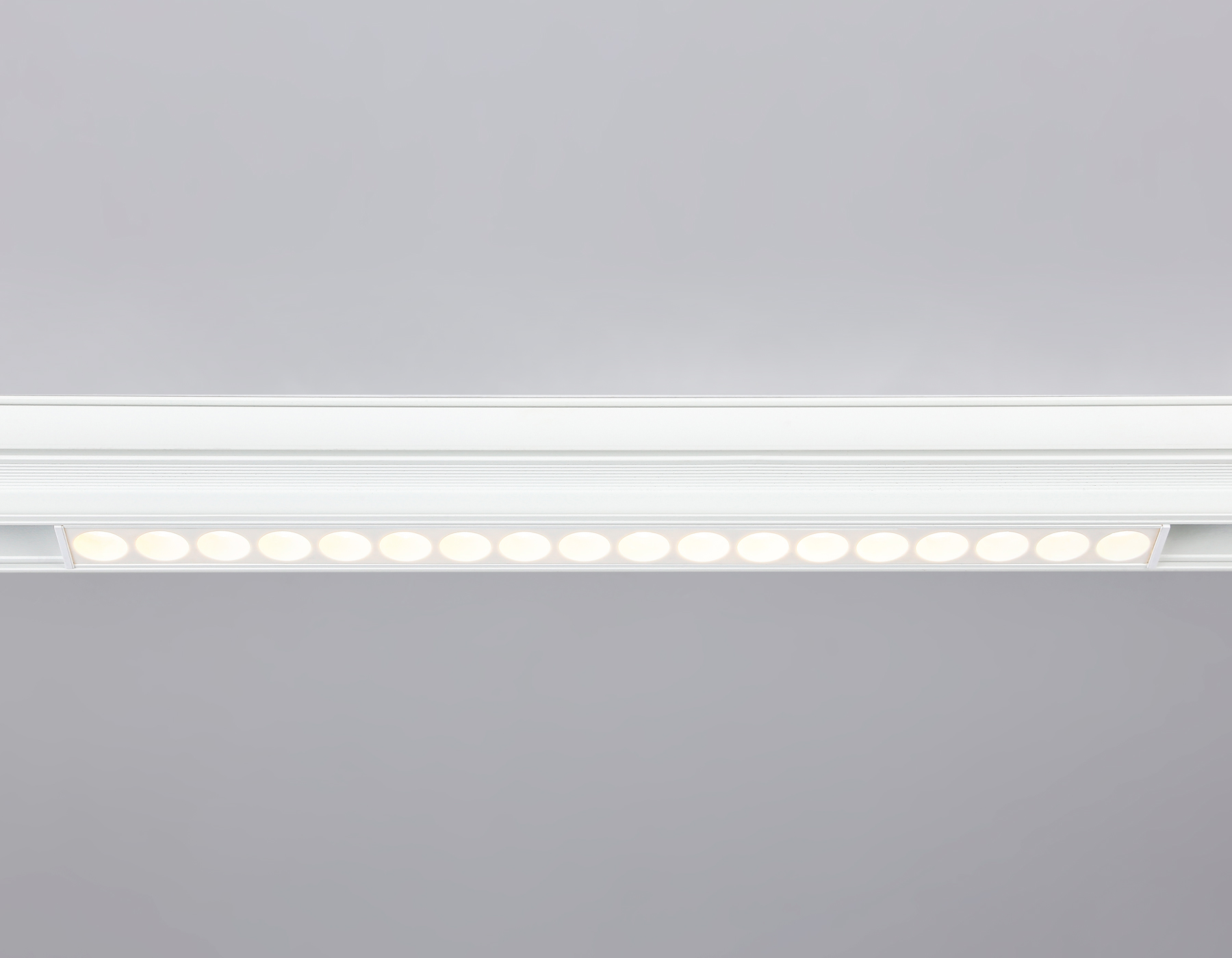 Трековый низковольтный светильник GL4028 WH белый IP20 18W 4200K 48V 24° 328*22*45