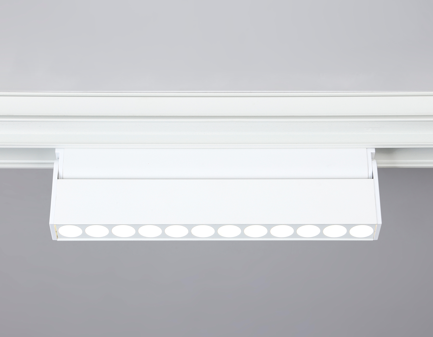 Трековый низковольтный светильник GL4044 WH белый IP20 12W 4200K 48V 24° 223*22*105