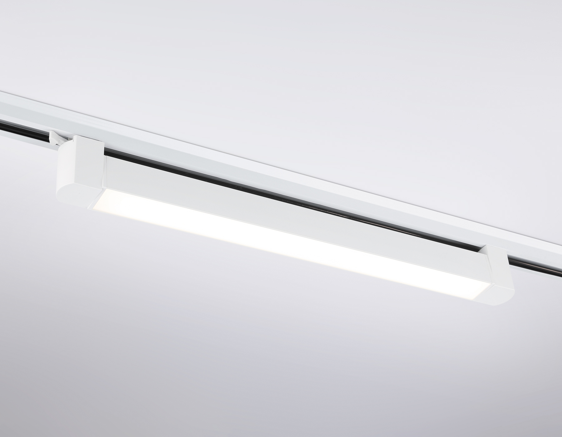 Трековый однофазный светильник Ambrella GL6736 WH белый IP20 30W 4200K 458*35*57