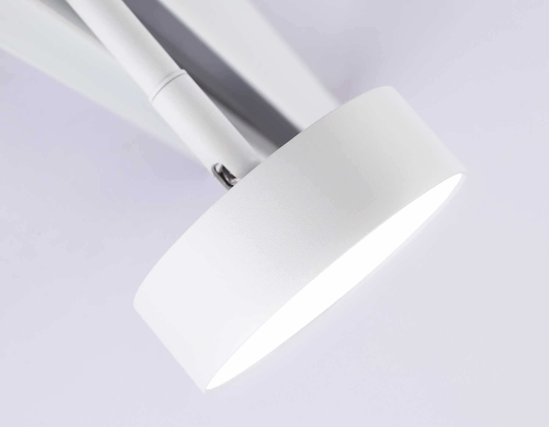 Светильник трековый Ambrella Magnetic GL3852 WH белый IP20 12W 4200K 48V D95*30